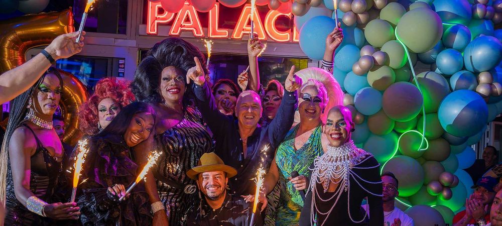 Drag show a la Mutinerie!