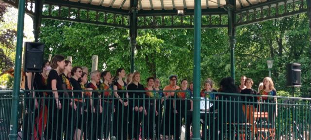 Chorales LGBT+ en plein air