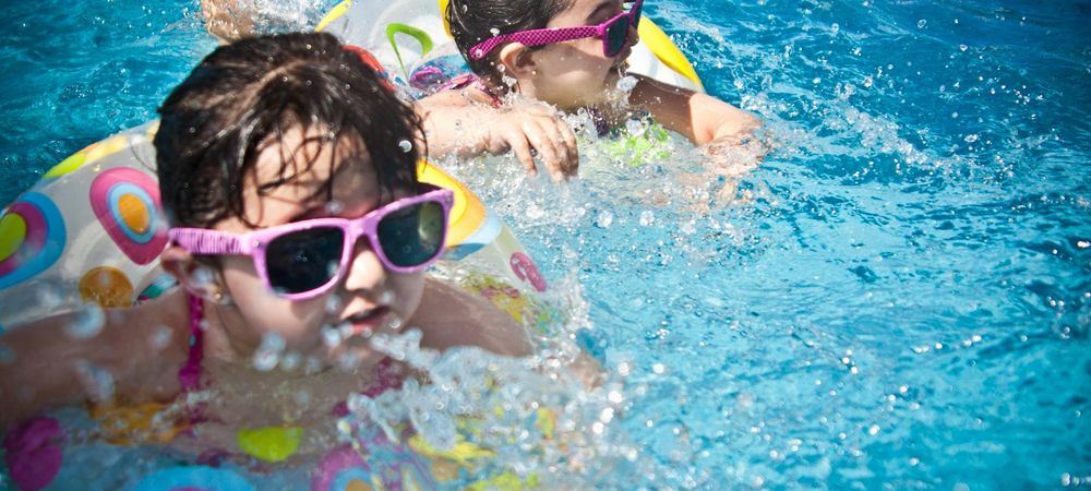 Gayguette pool party