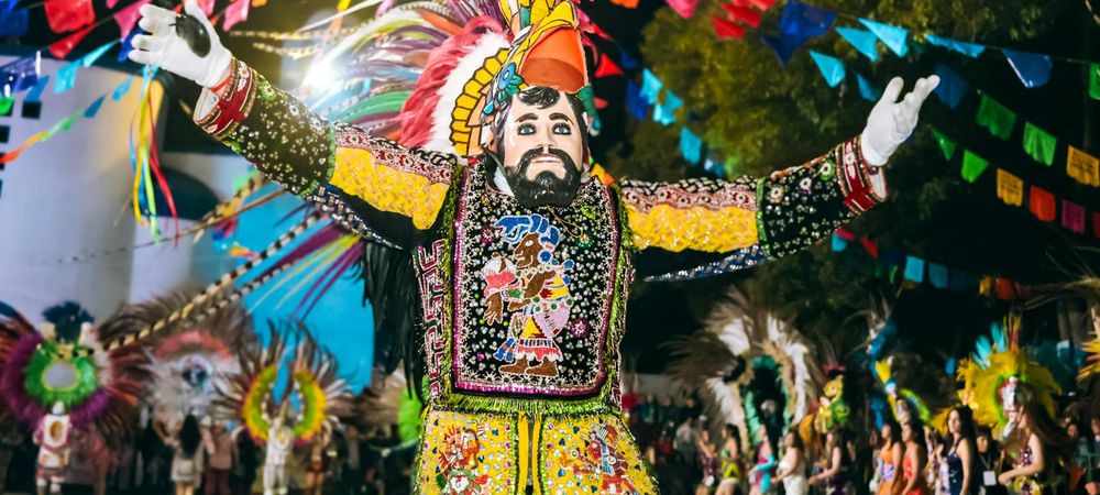 ✨ CARNAVAL DE NUIT À VITRÉ ! 🎭