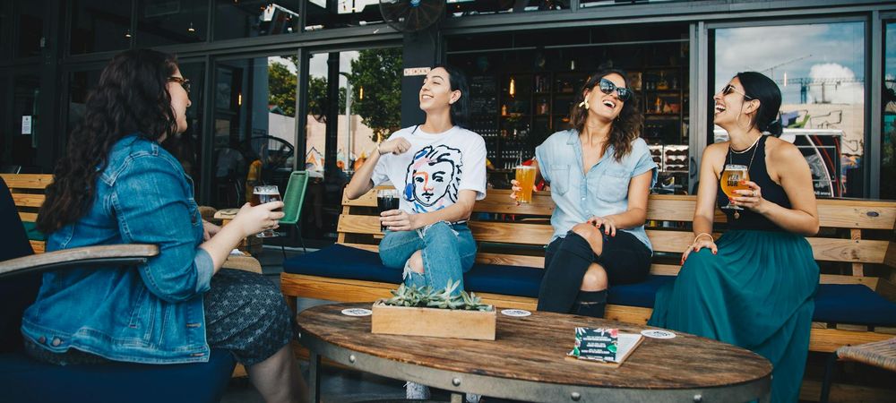 Temps de convivialité entre  lesbiennes 18-30 ans