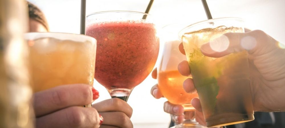 Verres entre femmes freelances