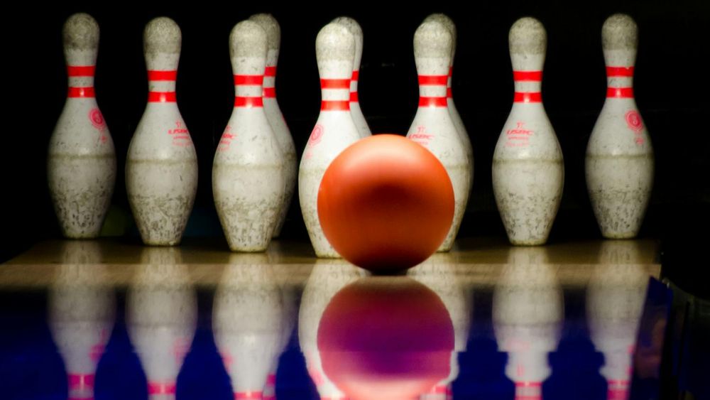 Queer Bowling