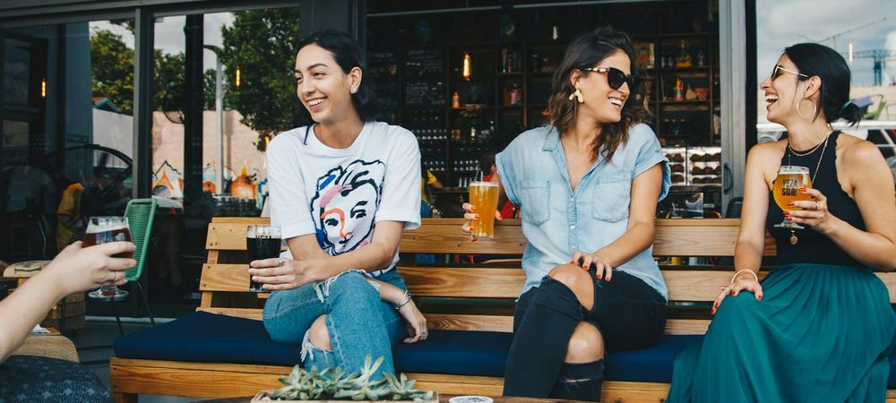 Bonjour qui veut bien maccompagner pour boire un coup danser rigoler je vous offre le 1er verre avec plaisir