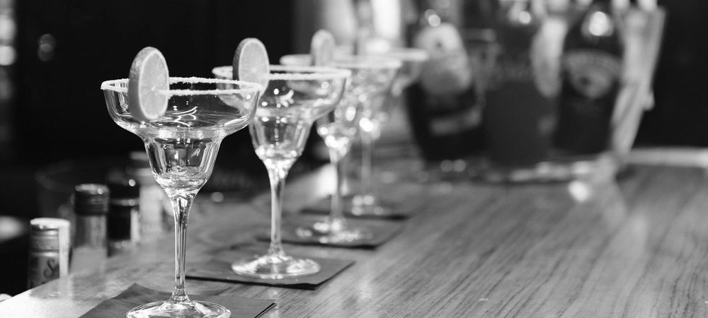 Before KissMe dans un bar