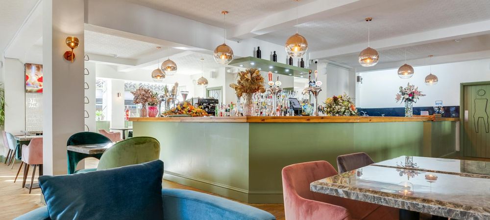 Apero aux inities. Bar sympa du 18e