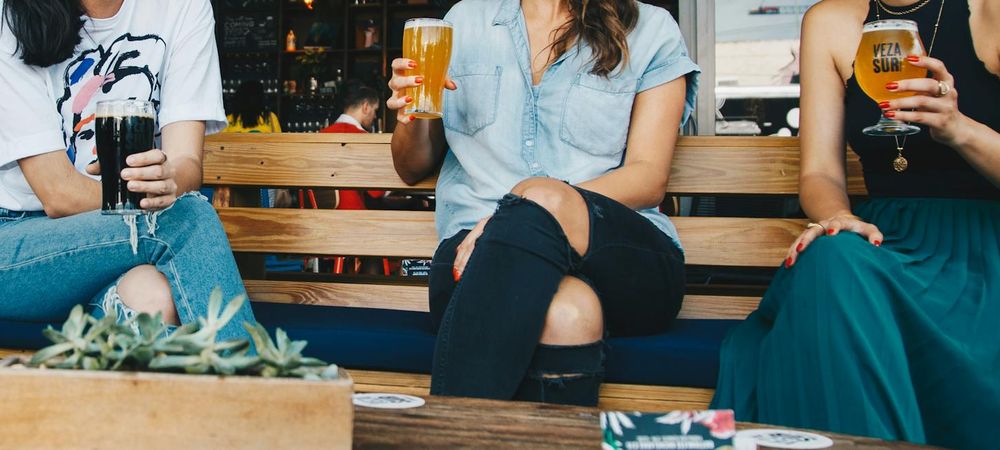 Rencontre autour d'un verre après expo gratuite