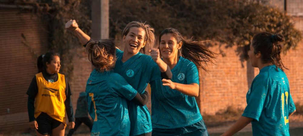 Match foot féminin France-Angleterre au Rosa Est