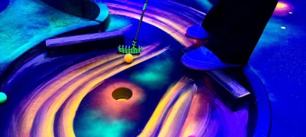Mini golf indoor fluorescent