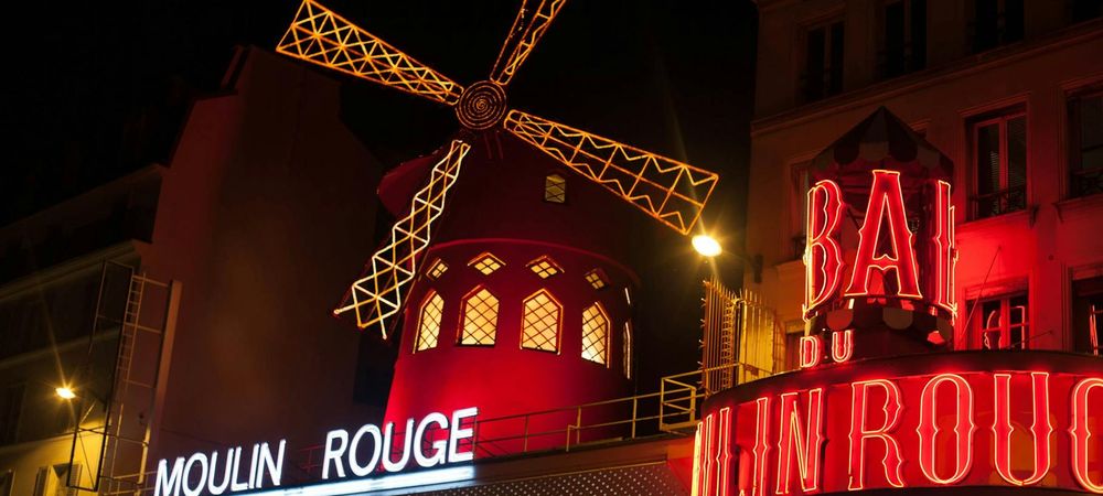 After work lieu unique - roof top du moulin rouge