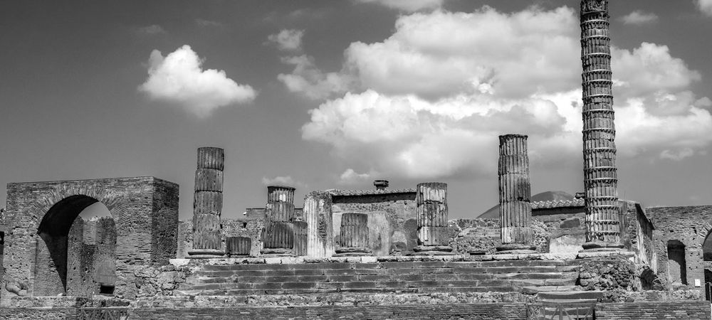 Pompei sous les nuages / restau après