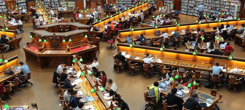 Session de travail à la bibliothèque publique d’information