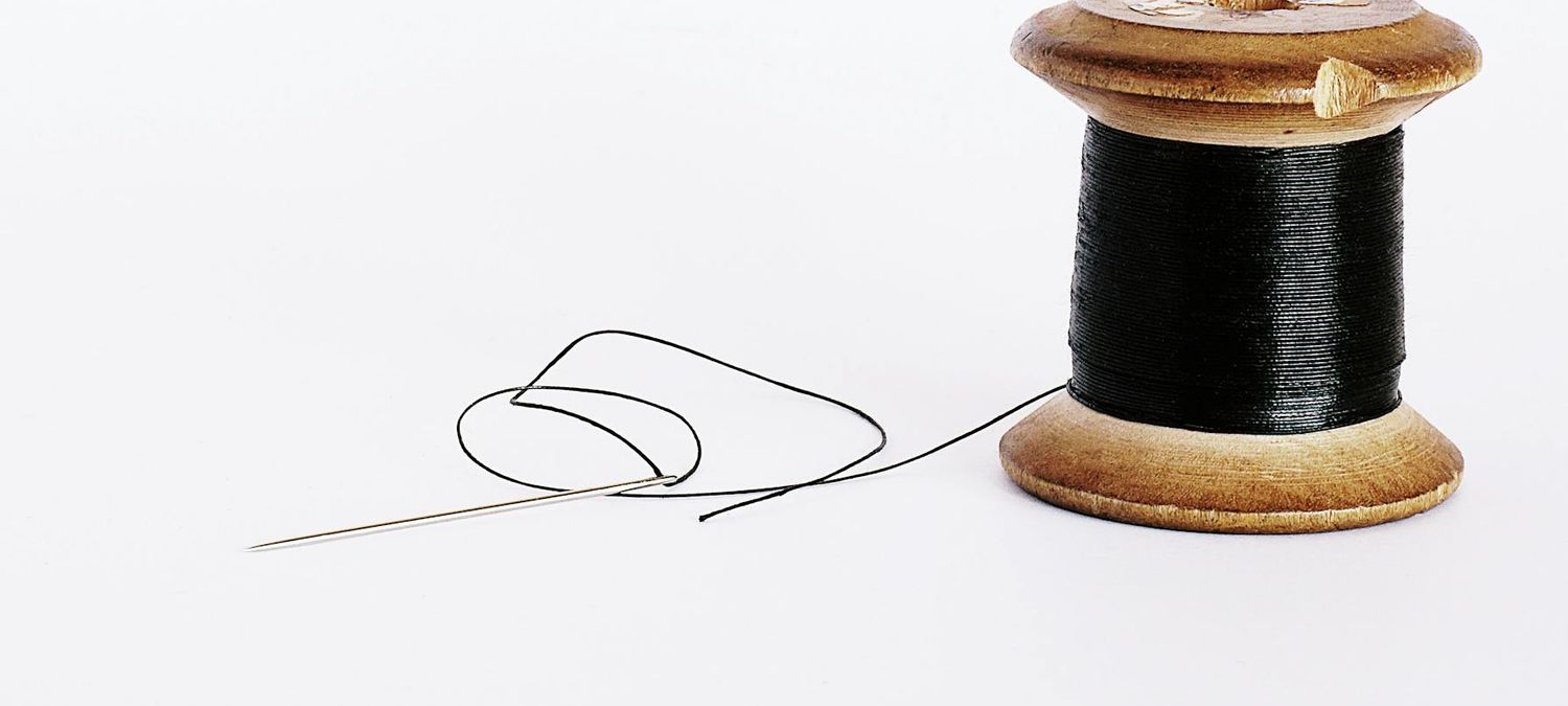 Atelier découpe de tissu et couture