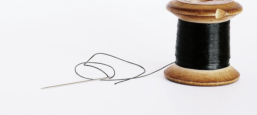 Atelier découpe de tissu et couture