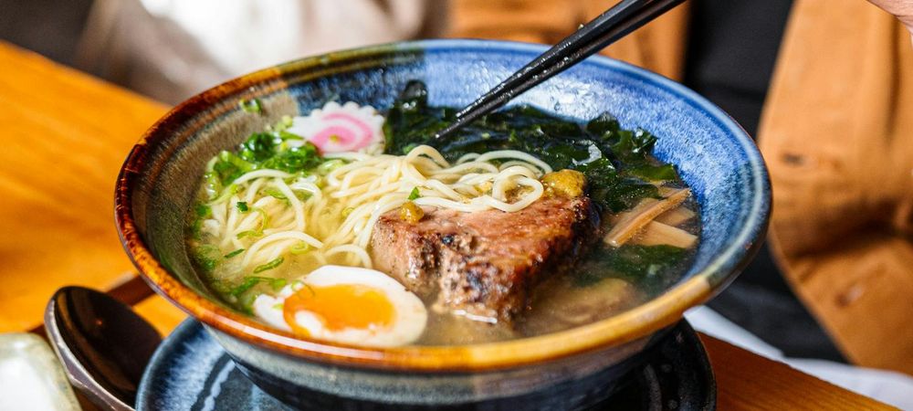 Petit resto de ramen entre queer