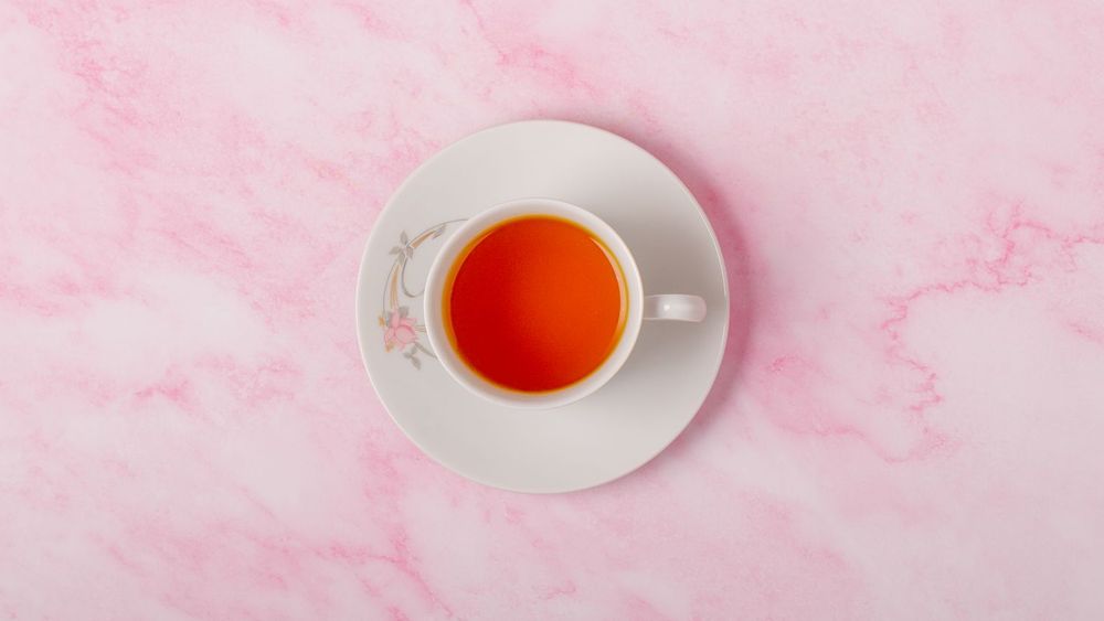 Boire un verre, une tasse ou autre objet