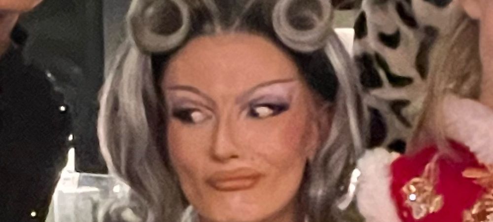 Drag show par Miss Renée à Versailles