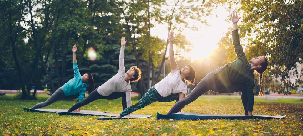 Cours de sport collectif en plein air