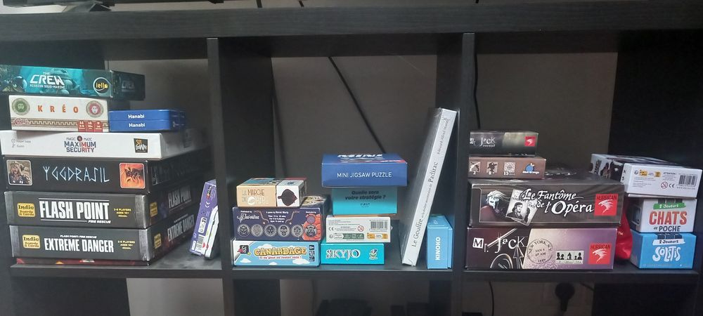Hey jeux de cartes posé chez moi 4 personnes