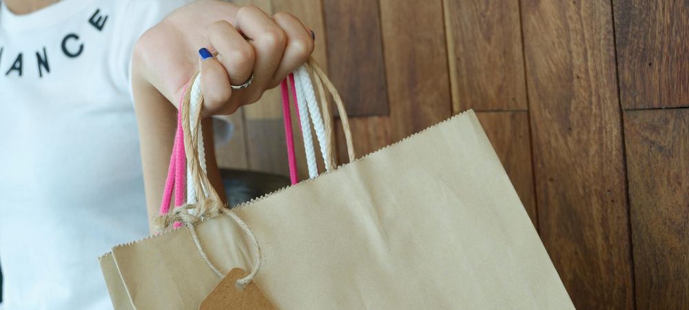 Shopping et lait fraise