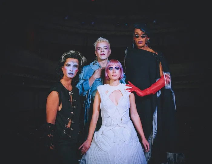 LA BOUCHE CABARET